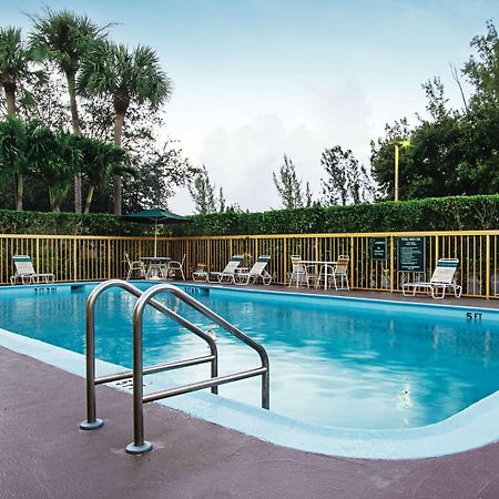 La Quinta Inn By Wyndham West Palm Beach - Florida Turnpike Εξωτερικό φωτογραφία